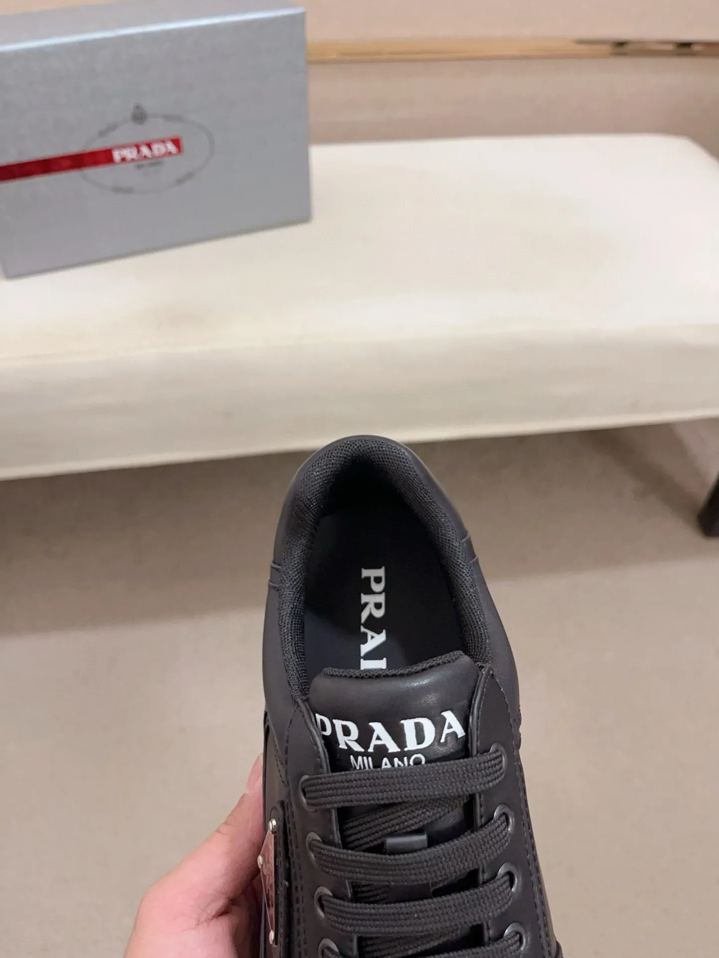Men's shoes 💰 580 💰 (high version) new Prada (Prada) high-top counters are launched simultaneously, new men's shoes, 😘fabrics are selected from waterproof technical cloth. First layer cowhide lining. 👍🏿Original molded anti-slip rubber outsole, with exquisite lines, simple and elegant, comfortable and high-end for leisure travel. Number of yards: 38 to 44. (Can be customized for 45.46.)